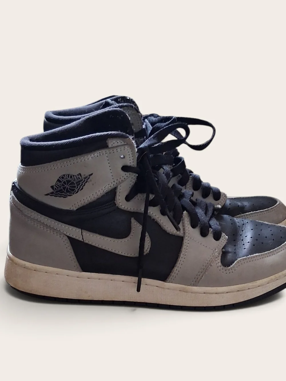 Jordan Kids High-Top Sneakers in Black and Gray size 6